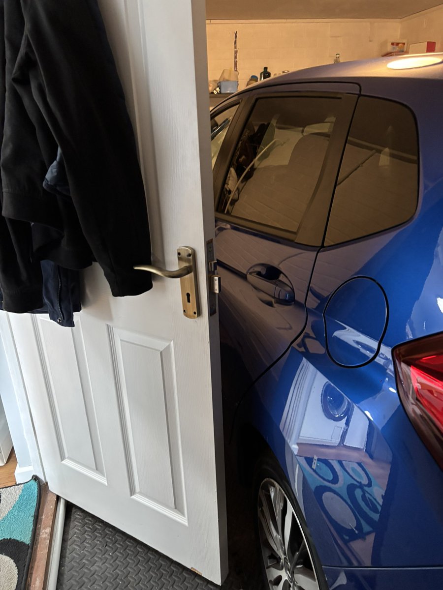 KeyWiseLocks's tweet photo. Changing locks for an elderly couple who had their bag stolen along with their keys There is not much room in the garage as the car was in the way, but we managed to fit the new lock customer very happy

#elderly #Locksmith https://t.co/jwXqmnWcMc https://t.co/nmkNOCKUvP