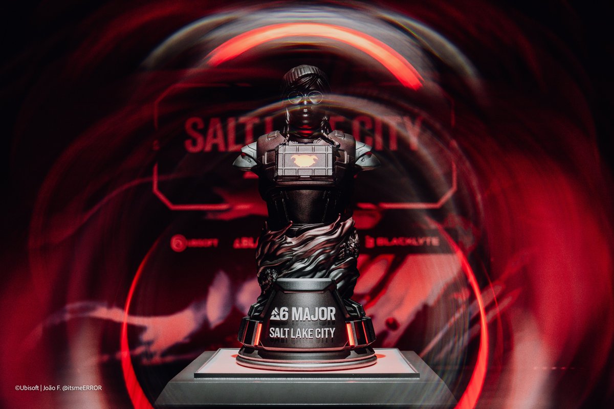 ESIX_FR's tweet photo. Encore une merveille de trophée 🏆 https://t.co/ULSgBiAAVp