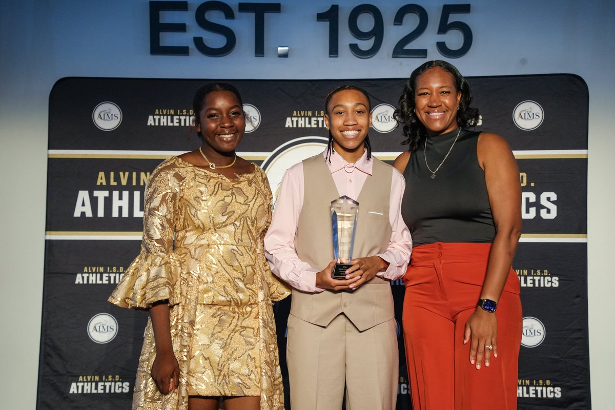 ccloudhoops's tweet photo. Overwhelmed and overjoyed for the 2026 AIMS recognition as Female Basketball Player and Female Athlete of the Year. Truly grateful! #ItsaLifestyle #Cloudlife https://t.co/QteBHvuYza