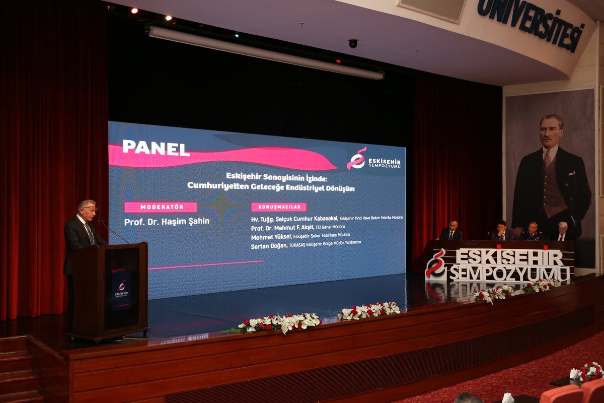EsoguWeb's tweet photo. 14 Mayıs’ta Eskişehir Vehbi Koç Kongre Merkezi’nde başlayan “Eskişehir Sempozyumu”, zengin içeriğiyle Üniversitemiz Kongre ve Kültür Merkezi salonlarında devam ederken, Milli Savunma Üniversitesi Rektörü Prof. Dr. Erhan Afyoncu ve Türkiye Ulusal Ajansı Başkanı İlker Astarcı çağrılı konuşmacı olarak davet edildikleri konferanslarda Üniversitemiz öğrencileri ile buluştu.
https://t.co/3gSEcw3DAE
#EskişehirSempozyumu #EskişehirOsmangaziÜniversitesi #EsogüBurada