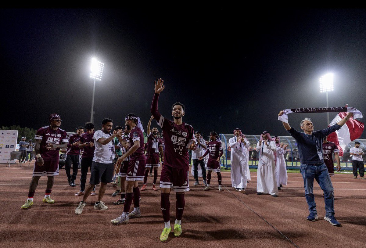 rayan_edrees's tweet photo. الحمدلله أولاً وأخيراً على نعمة التوفيق وتحقيق الصعود إلى دوري روشن مع نادي الفيصلي.  
إنجاز جاء بعد تعب وعمل كبير طوال الموسم، وما كان ليتحقق بعد فضل الله إلا بتكاتف المجموعة كاملة من لاعبين وجهاز فني وإداري، وكل من كان خلف هذا الفريق ودعمه.  

كل الشكر لجماهير الفيصلي 🫡🇱🇻 https://t.co/TV2tqslEVw