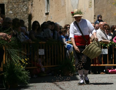 JordiCultura's tweet photo. Ei, gent! De cap de les maneres us podeu perdre aquest cap de setmana de mitjan maig la Festa Major de #Cabanes a l'Alt Empordà amb la tradicional sembra de pinyons per part de Sant Isidre. No hi falteu!
https://t.co/W2CZtgho5e https://t.co/z0nGvzXKBH