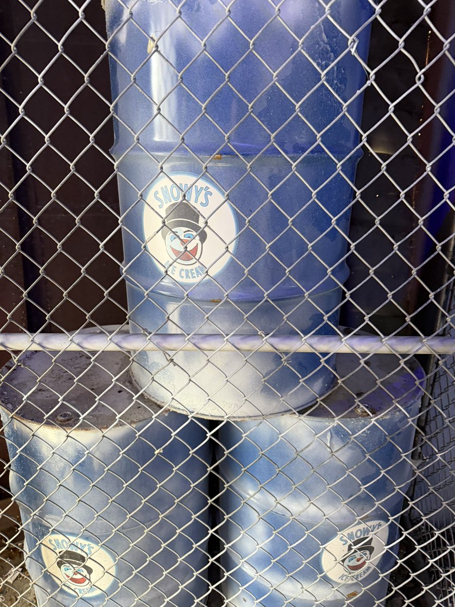 kbrewFL's tweet photo. First up is Mr. Freeze and they just totally redid the queue theming and it’s EPIC!!! https://t.co/MSbpBFuwbp