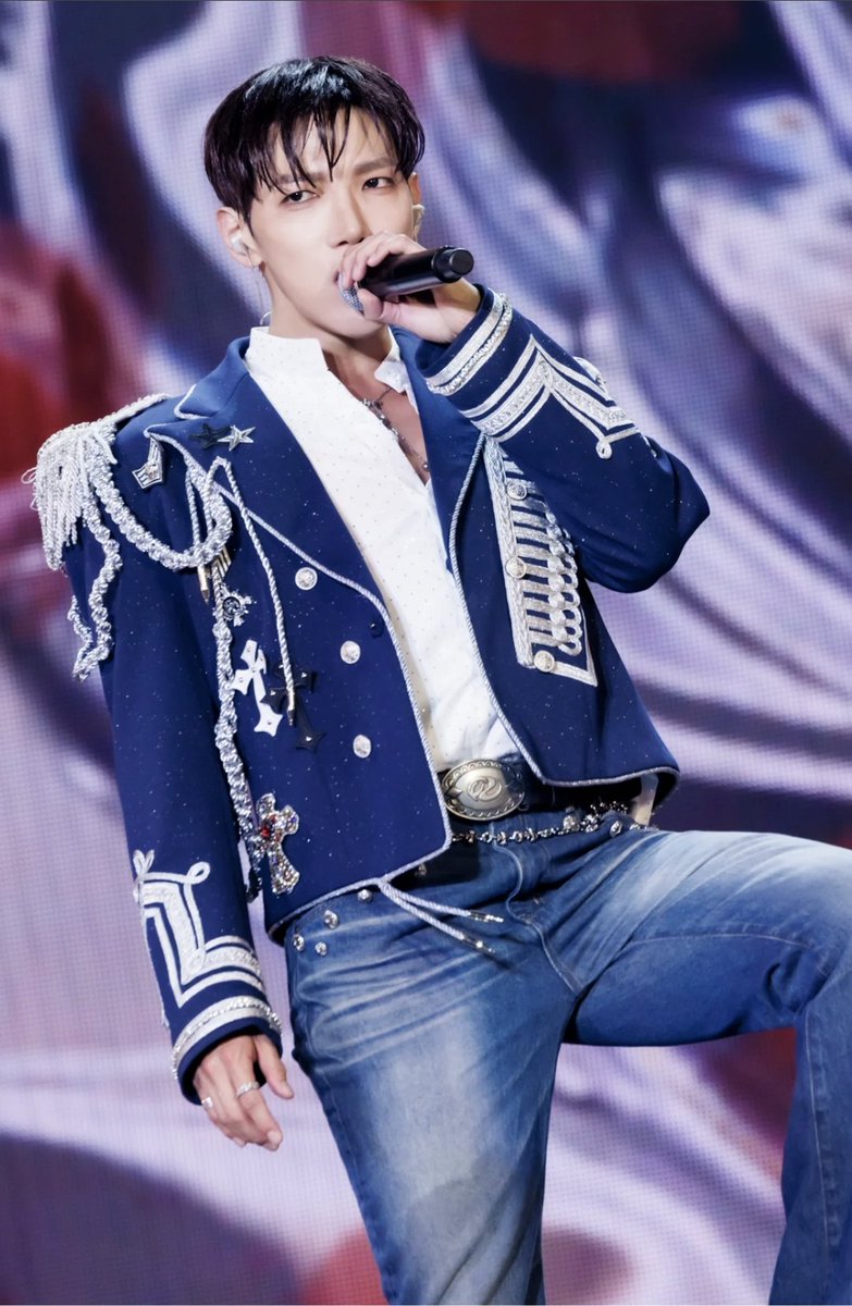 ChansungThailand tweet media