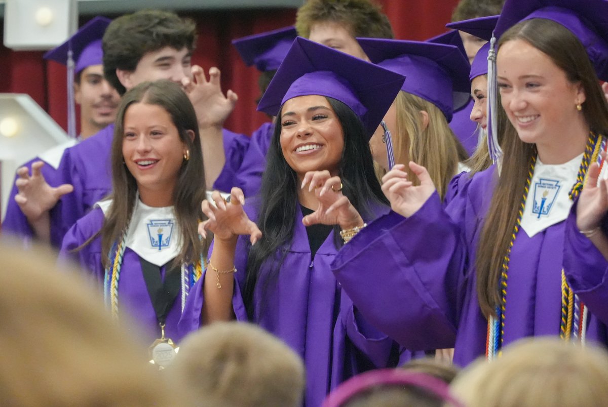 fayar's tweet photo. FPS seniors returned to their previous schools for the Senior Walk, and it was a full circle moment for everyone!
At Vandergriff, seniors walked the halls in their caps and gowns as students and staff lined the hallways with cheers and high fives! Congratulations,Class of 2026! https://t.co/E2Br3JPraw