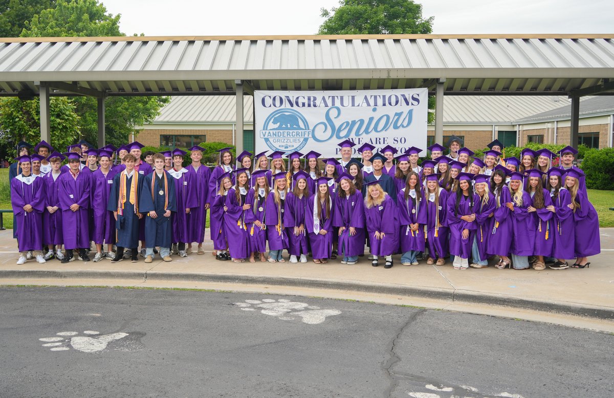 fayar's tweet photo. FPS seniors returned to their previous schools for the Senior Walk, and it was a full circle moment for everyone!
At Vandergriff, seniors walked the halls in their caps and gowns as students and staff lined the hallways with cheers and high fives! Congratulations,Class of 2026! https://t.co/E2Br3JPraw