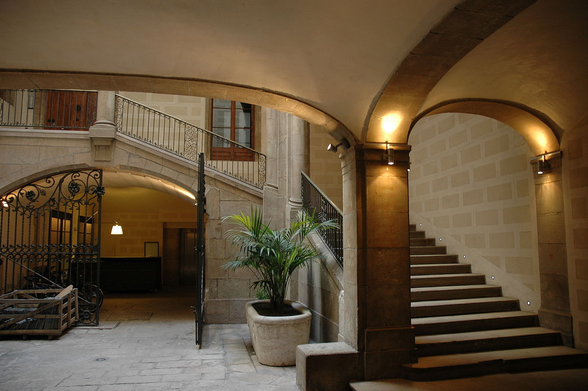 Palau Güell 🏛 tweet media
