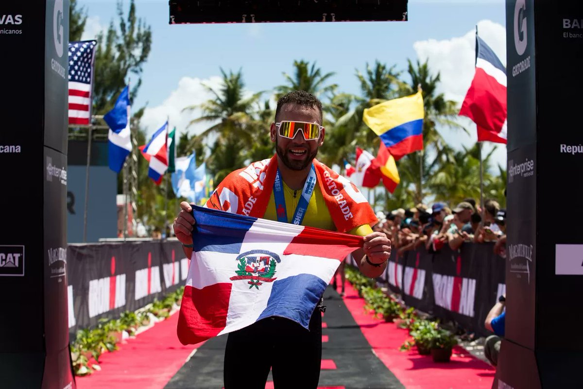 Vivedominican's tweet photo. @capcana despliega sus aguas turquesas este domingo para el IRONMAN 70.3 más grande de su historia https://t.co/6MBhOln82b vía @Vive Dominicana @TurismoRD @Jsuberom @DavidColladoM https://t.co/hSnMTIn0pL