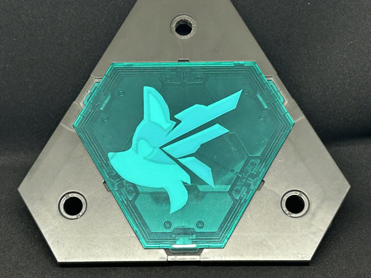 rintarosR2's tweet photo. ガンダムカンファレンスで発表された
ガンダム×ホロライブコラボの
博衣こより×フリーダムガンダムのエンブレムを以前に作成した
博衣こよりフリーダムアーマーに貼ってみた🌟
＋でMGSDフリーダムの余剰マーキングも貼ったー‼️
コラボの続報も楽しみー✨✨
 #こより休暇中 https://t.co/ZbNIbrCtvt