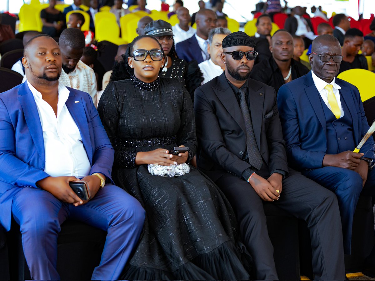 eddykenzoficial's tweet photo. 💛💛💛💛💛 https://t.co/Xy52e10UpG