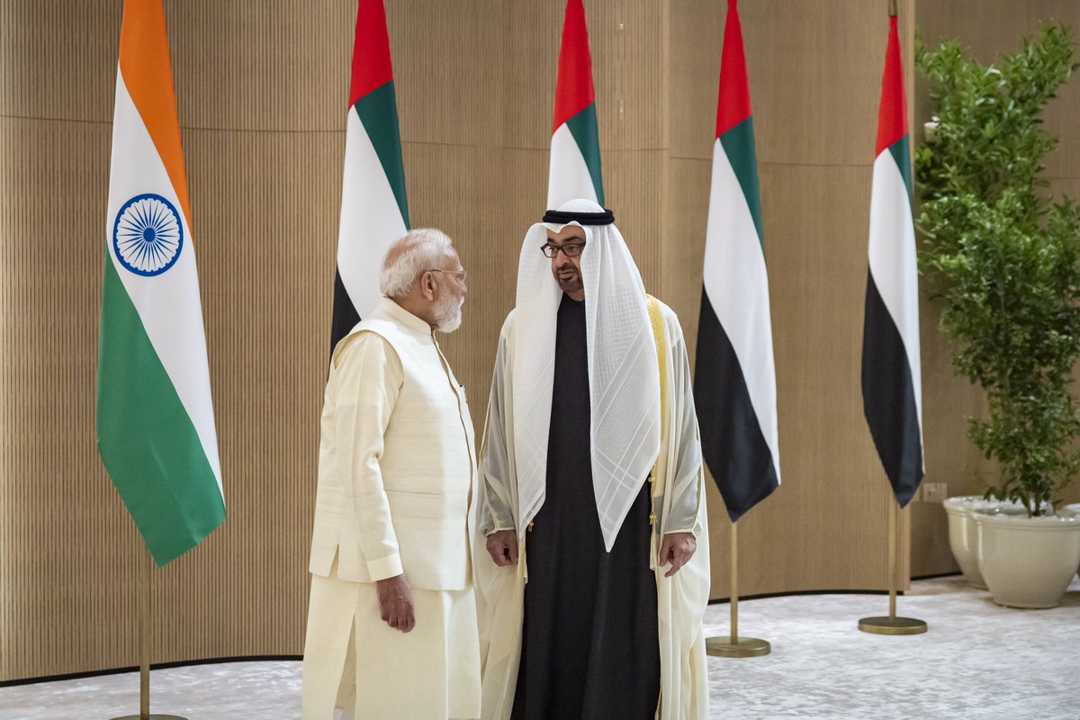 MIMAldhaheri's tweet photo. العلاقة بين الإمارات والهند امتداد تاريخي عميق، بدأ عبر البحر حين ربطت المحامل بين سواحل الإمارات وموانئ الهند، حاملةً اللؤلؤ والتوابل والبضائع، ومعها الثقة والمعرفة والروابط الإنسانية.

واليوم، تتحول هذه الذاكرة التاريخية إلى شراكة استراتيجية شاملة، تعبر من تجارة الأمس إلى اقتصاد المستقبل؛ من الطاقة وأمن الممرات وسلاسل الإمداد، إلى الاستثمار والاقتصاد الرقمي والتكنولوجيا والذكاء الاصطناعي، ومن الروابط الشعبية الراسخة إلى بناء مصالح استراتيجية متبادلة بين بلدين يمتلكان رؤية واضحة للتنمية والاستقرار.

زيارة رئيس وزراء الهند إلى دولة الإمارات في هذا الوقت تؤكد أن أبوظبي ونيودلهي لا تكتفيان بإدارة علاقة تاريخية، بل تمضيان في تطوير نموذج متقدم للشراكات الدولية؛ نموذج يقوم على الثقة، والبراغماتية، وتلاقي المصالح، والقدرة على تحويل العمق التاريخي إلى قوة اقتصادية وتكنولوجية وأمنية مؤثرة.

في عالم تتغير فيه موازين القوة، وتتعقد فيه تحديات الطاقة والتجارة والتكنولوجيا والأمن، تبرز الشراكة الإماراتية الهندية كجسر استراتيجي بين الخليج العربي وآسيا، وكإحدى العلاقات القادرة على صناعة الاستقرار، وتعزيز الازدهار، وفتح آفاق أوسع لمستقبل أكثر ترابطاً وابتكاراً.