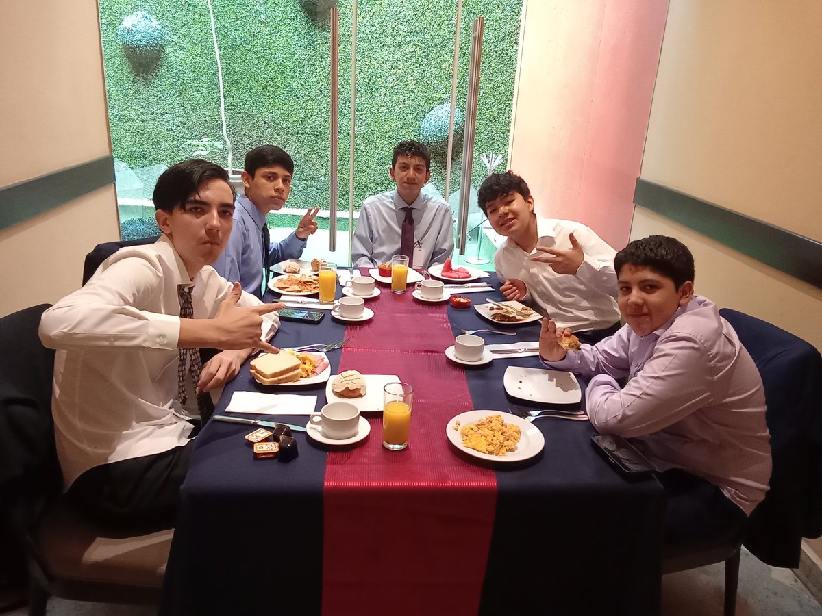 teatro_cela's tweet photo. MUN LANCASTER también es madrugar, organizarse y aprender a convivir con los demás .
Los delegados están  listos para comenzar el día. 
¡Sigan con ese ritmo, chicos!
@primlancaster @seclancaster @coord_cela @coprimlancaster @mentoria_cela https://t.co/H594V2anmX
