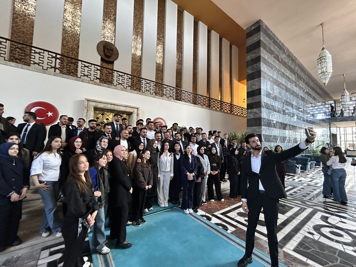 ZehraNurAydemr's tweet photo. Gazi Meclisimizde Van Gençlik Kollarımızı ağırladık. Gülen yüzleri ve güzel enerjileriyle bizlere eşlik ettiler. 

Nazik ziyaretleri için her birine çok teşekkür ediyorum. 💐 https://t.co/3Qjd79Lc6q