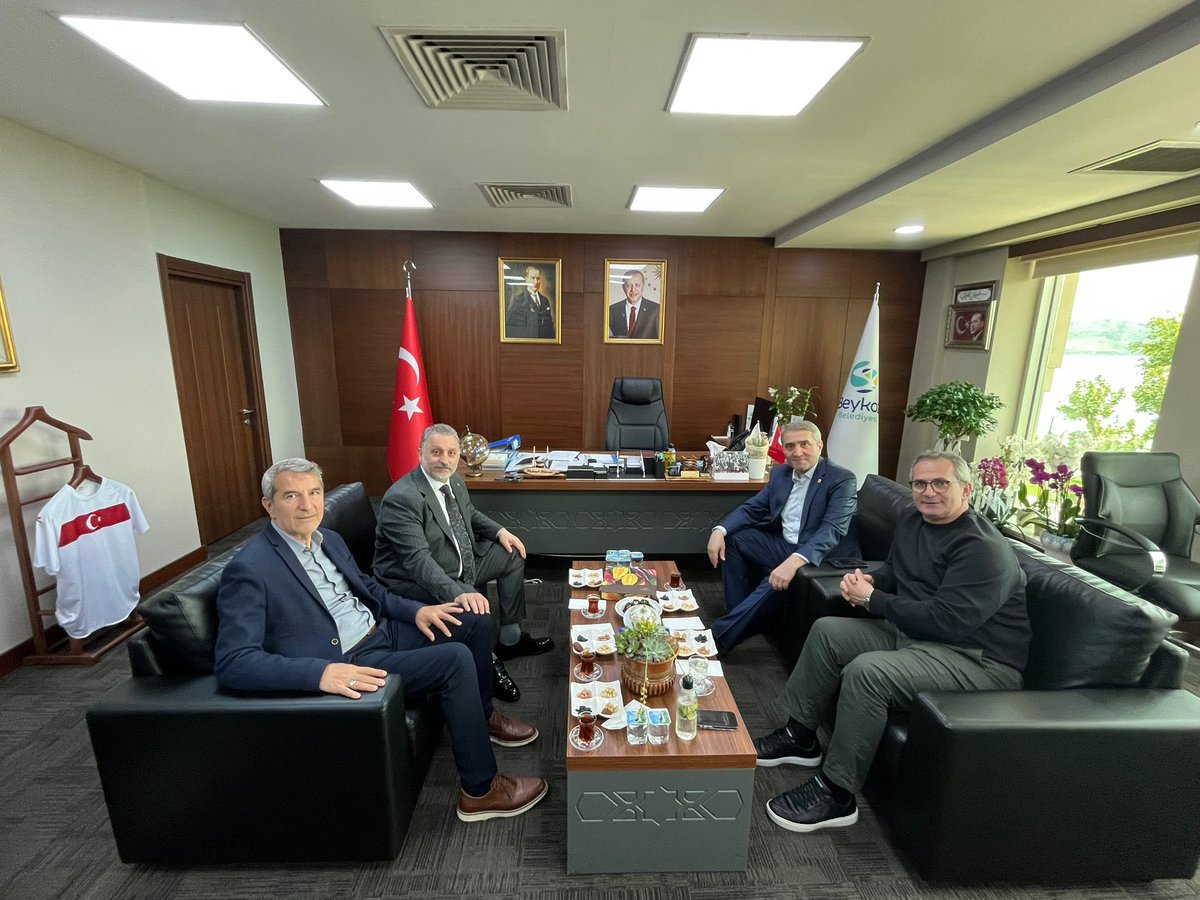SelimTemurci's tweet photo. Beykoz Belediye Başkan Yardımcısı olarak görevine başlayan kıymetli kardeşim Mehmet Hüsrev Bey’i makamında ziyaret ettik.

Nazik ev sahipliği için kendisine teşekkür ediyor, yeni görevinde üstün başarılar diliyorum. https://t.co/TU5cxYNUno