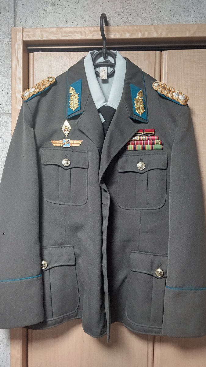 改修完了 東ドイツ軍、空軍将官「元戦闘機パイロット」 近くで見ると