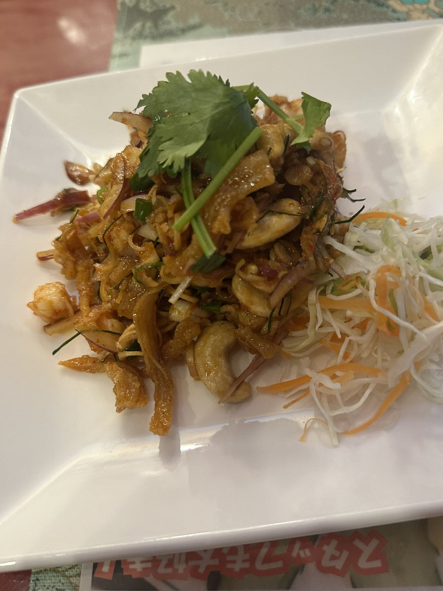 nmkbkk's tweet photo. 今夜はタイ料理で飲み始めて、〆は移動して大好きな刀削麺のお店に行って大満足。

東京のご飯美味しい😋 https://t.co/ESnEr8f5Va