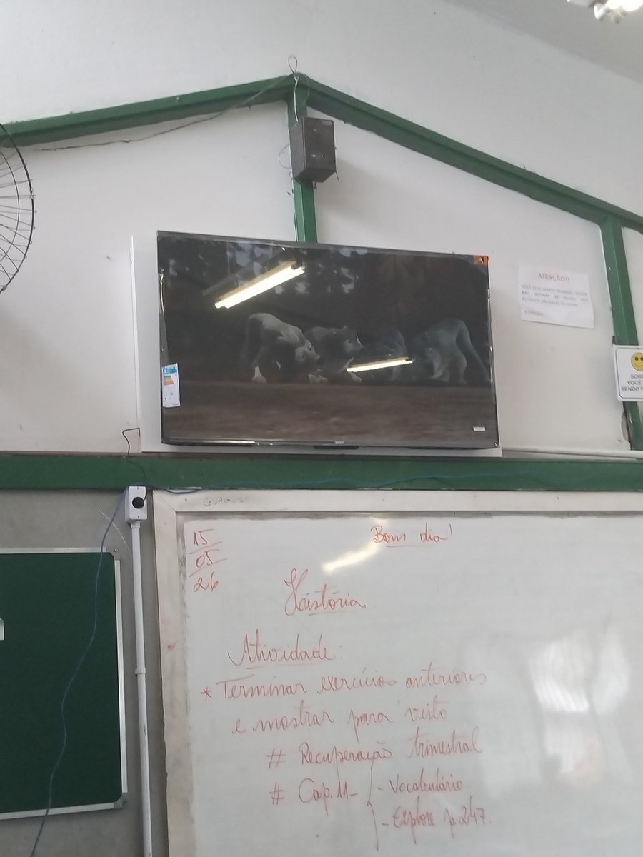 Lukezw4's tweet photo. Eu esperava doutrinação marxista, mas doutrinação furry é de fuder https://t.co/SbQUsPka37