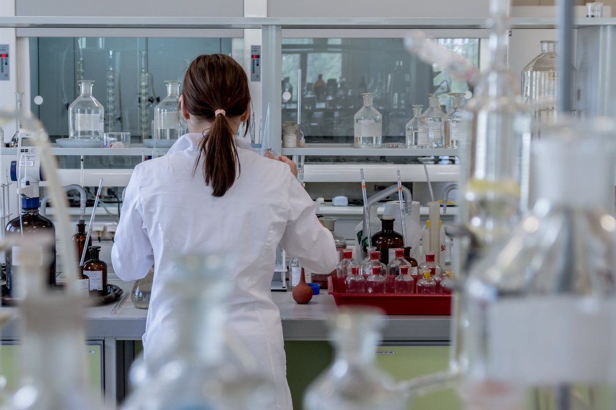 SNESup_ASDI's tweet photo. 🔬Dia Nacional dos Cientistas
🗓️16 de maio 
O SNESup saúda a comunidade académica e científica. Dignificar o trabalho científico e de todos os trabalhadores do ensino superior e da ciência é a melhor forma de celebrar este dia!
🔗https://t.co/PgEllbLpQM https://t.co/CXrH83EaZS