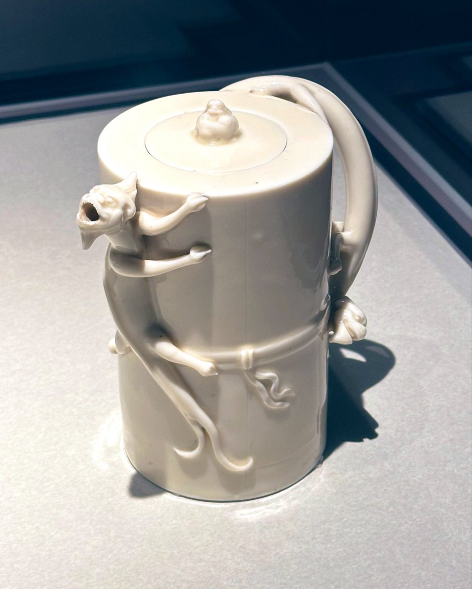 白菜と壺の置物 そういえば台湾は故宮博物院も行ったけど、やはり陶磁器コレクション