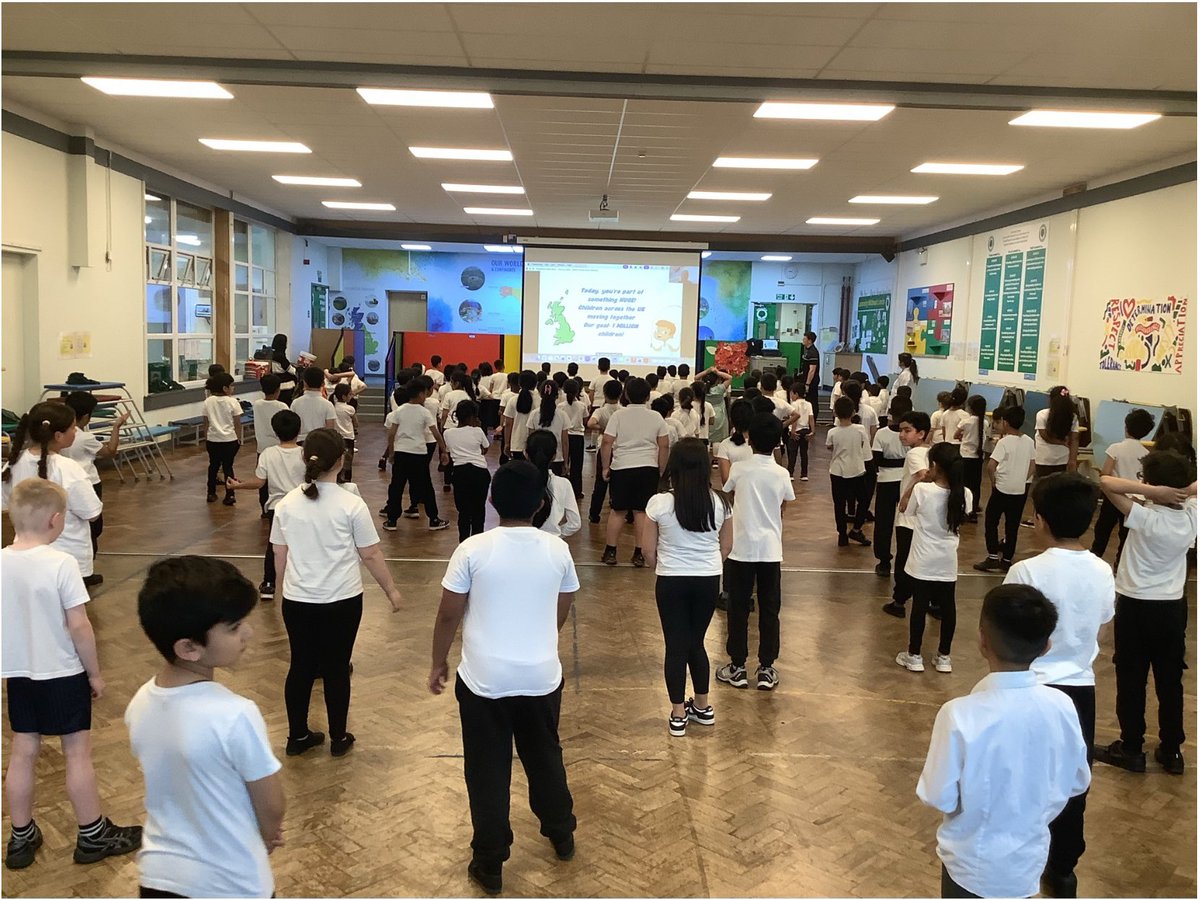 beechhillsch's tweet photo. Year 2 and 3 joined @thebodycoach &amp; @HelpPicture for their live workout yesterday. It was a great challenge and we all felt so much better after it - we can’t wait for the next one #mentalhealthawarenessweek 🏃‍♀️🏃‍♂️💚 https://t.co/85VHVnLZKi