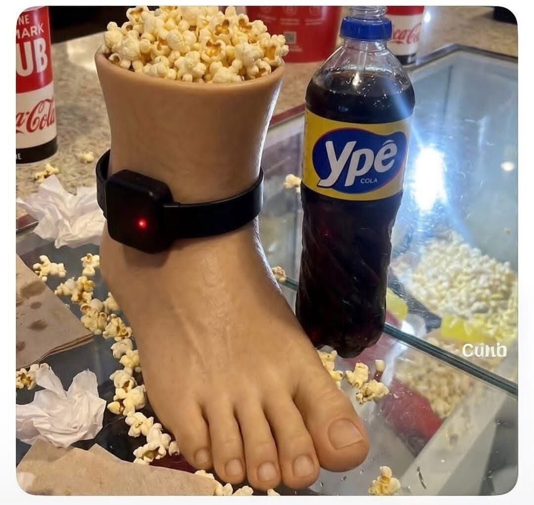 Mauricio261077's tweet photo. Saiu o combo especial que os cinemas vão vender no dia da estreia do Filme do 🤡... faça já sua reserva . https://t.co/LTNQDErOrO