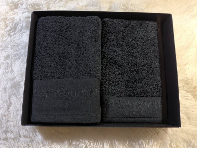 bambox01's tweet photo. เคลียร์ของค่า
🛍️Set ผ้าขนหนู (ผ้าเช็ดผม&amp;ผ้าเช็ดหน้า) YSL ของแท้จากเคาน์เตอร์ 

👉มี 2 Set /Set ละ 297.- (ค่าส่ง 50.)

สนใจDMได้เลยค่า

#yslbeautythxbambam #YSLBEAUTYTH #BamBam #แบมแบม #ตลาดนัดเมนแบม #ตลาดนัดเมนแบมแบม #BamBam #뱀뱀 
#YSLBeautyTH 
#YSLBeautyTHxBAMBAM
#ผ้าขนหนู https://t.co/TCWYm3B9fl