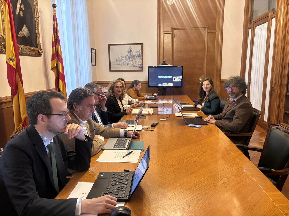 tsj_cat's tweet photo. Los vocales @PoderJudicialEs Carlos Hugo Preciado, Lucía Avilés y Gema Espinosa se reúnen en el #TSJCat con la presidenta Mercè Caso y miembros de #SalaGobierno para intercambiar información sobre necesidades específicas de los #órganosjudiciales de #Cataluña https://t.co/97gS2RFX3i