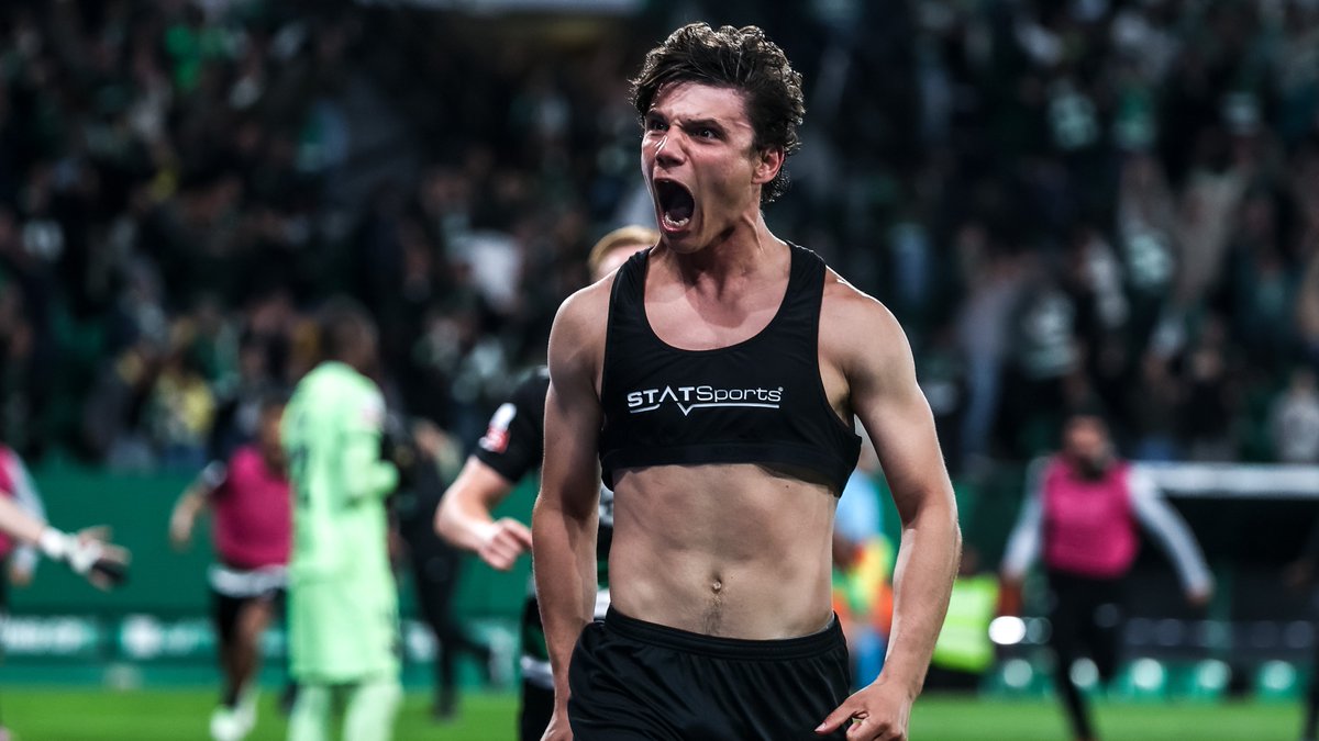 SportingCP's tweet photo. Impossível esquecer este jogo... 🤯

Throw 🔙 da última vitória frente ao Gil Vicente FC no Estádio José Alvalade 🏡 #SCPGVFC https://t.co/F1Qg7eo2ho