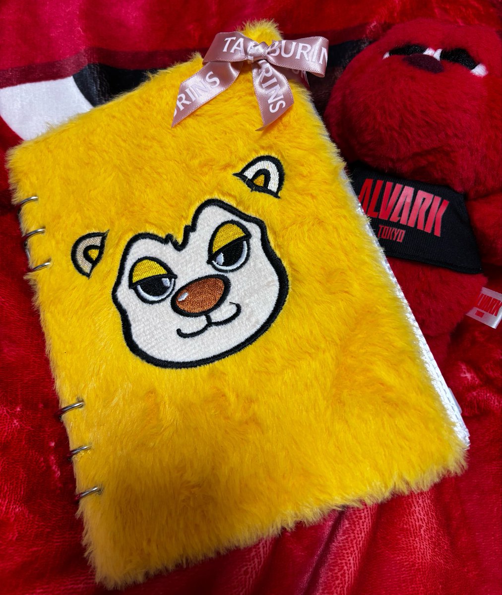 nanatokuma's tweet photo. ティナとお揃い

🦁ティナのたてがみもふもふノート🦁

中身をA5サイズのリファイルと入れ替えて
好きなものを自由にカスタム

今シーズンもたくさんの楽しい思い出をありがとう🐻❤️

グッズの収納上手にされているフォロワーさんを密かに尊敬しています🥺 https://t.co/FLuGFgUjgW