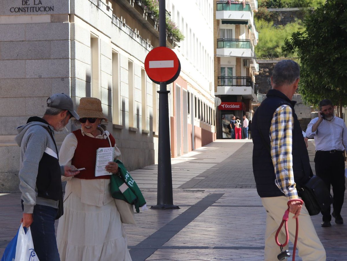 Ini_Huelva's tweet photo. De tú a tú por Huelva con @InmaNietoC 

💚🤍💚 Por Andalucía es la alternativa para garantizar los servicios públicos, la vivienda y la calidad de vida de nuestra gente. 

Ya queda menos para el #17M https://t.co/RBYzOO1V15