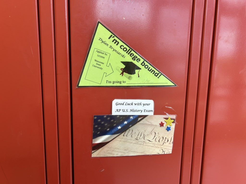 ThompsonCTSuper's tweet photo. Talk about inspiring students at TMHS ! 

Today I stumbled across mini messages of inspiration on student lockers. https://t.co/AbKHYICDHk