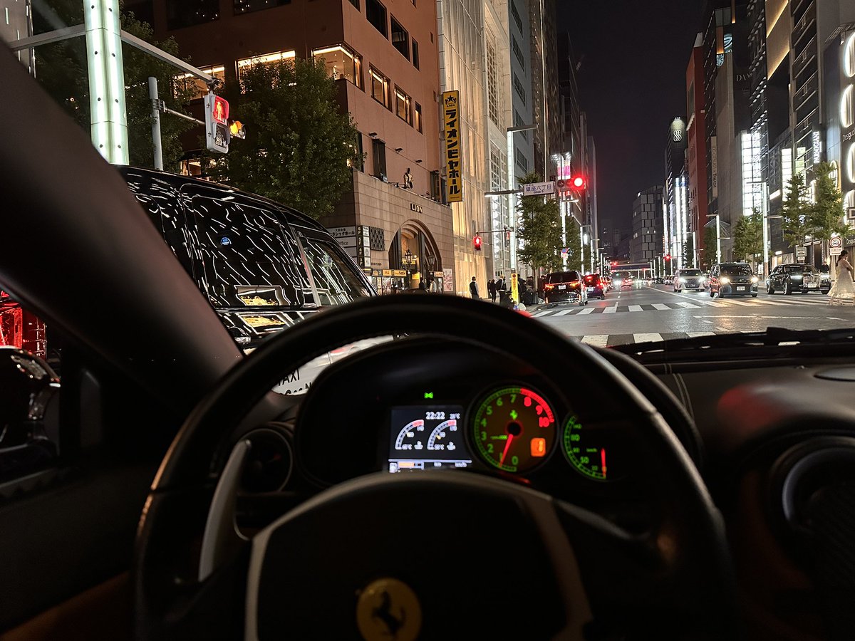 anz_jp's tweet photo. スウォッチ偵察
どこまで並んでんのかよく分からんくらい人いた https://t.co/jL1KpwOniJ