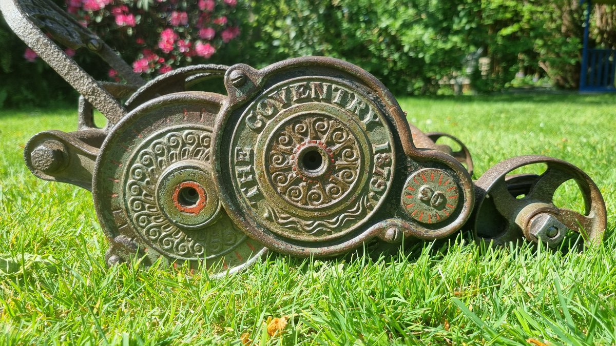 MuseumGardening's tweet photo. Object of the Week 18: An extremely rare #mower 'The Coventry' from 1879, 1 of only 2 known to exist Will be exhibited at Milton Keynes museum this weekend at The Old Lawnmower Club (unofficial) annual rally #objectoftheweek #museum #gardening #hassocks @TatesGCs #onlyaweeklate https://t.co/c3uy2RPwvc