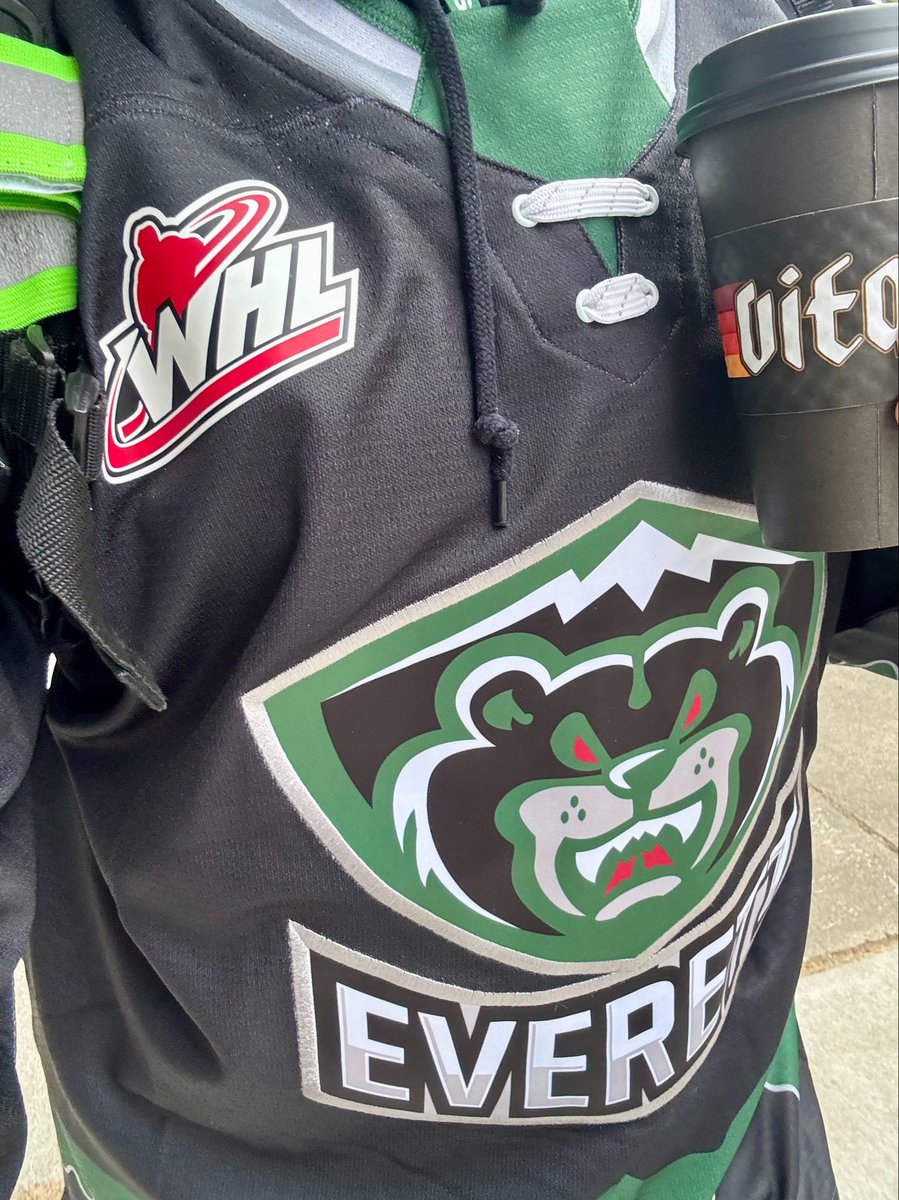 DaggerGhoul's tweet photo. As good a day as any to win the whole fuckin thing. ππ» #LETSGOTIPS https://t.co/SwSdp5iVX8