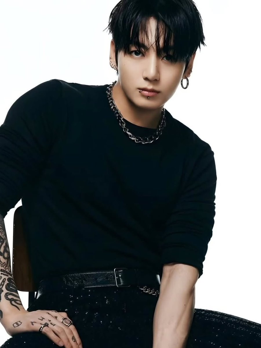 italianarmyfam_'s tweet photo. 🚨In arrivo la PRIMA collezione personale di Jungkook per Calvin Klein 🔥

“CKJK” sarà disponibile dal 20 maggio online e anche in alcuni negozi selezionati:

🇮🇹 Via Dante — Milano  
🇮🇹 Galleria Alberto Sordi — Roma

CKJK 2026 COLLECTION IS COMING 
#CKJK #JUNGKOOKxCALVINKLEIN https://t.co/8CuG2OFfmT
