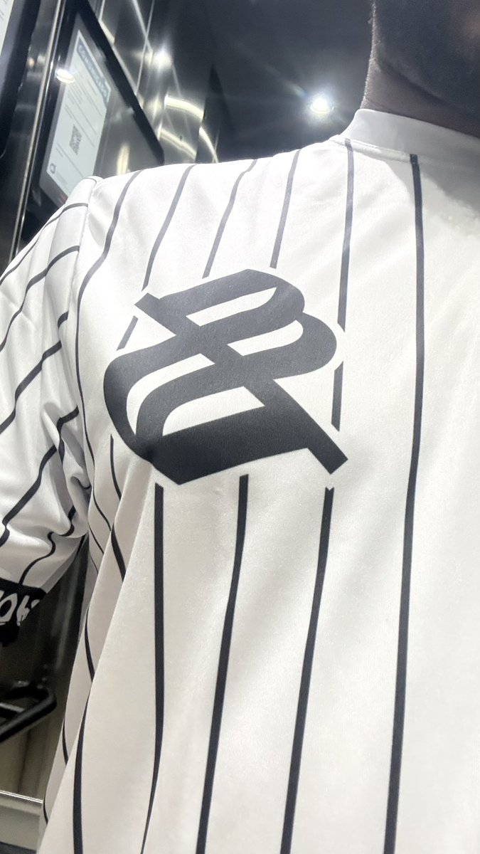iagook's tweet photo. Heading to #Thagaragebrasil by @SuperteamBR fully suited up 😎☀️
Got this @Solflare shirt from the legend @SolGab so now I officially look like I understand 100% of Solana (realistically… maybe 33%) 🫡 https://t.co/SRoB5K1LpN