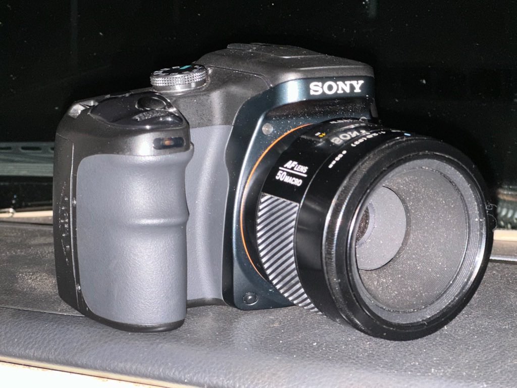 u3n901's tweet photo. ソニーα100、入門機なのにホワイトバランスの調整… ケルビン値だけじゃなく、レッド/グリーンの補正もできるあたり、コニカミノルタから引き継いだのか、電気で画を描くソニーの意地なのか… #CameraM で見たインターフェイスだからすんなりとイケました。寝るべし https://t.co/R6fpDTcvtL