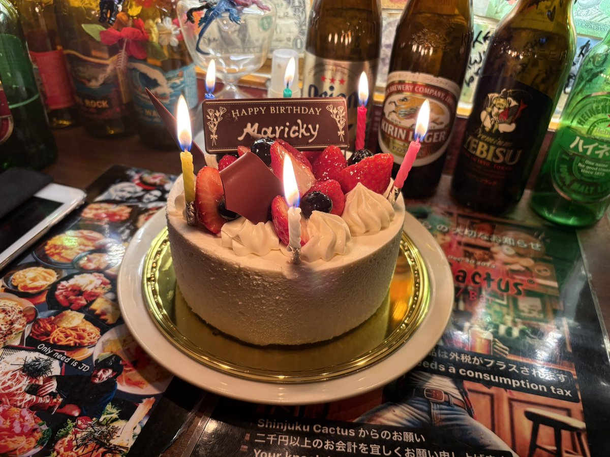 ambi515's tweet photo. 仲間に囲まれてハピネスなBDでした🌙遊び来てくれた方、プレゼントもありがとぉございました☺️💓 そして新宿Cactusは今夜無事2,0000ゲスト達成㊗️

これからもよろしくお願いします٩(^‿^)۶ https://t.co/BlcSlv5HpW