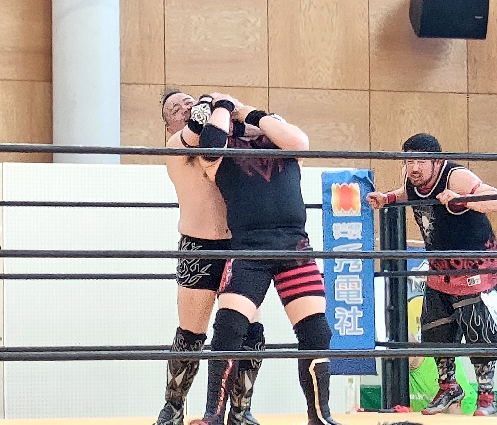 Saaki21987422's tweet photo. 5.10 プロレスリングDEWA@新庄
〈メインイベント➃〉
#デワプロ
#DPW
#SINDICATE https://t.co/6EsNLjVMwX