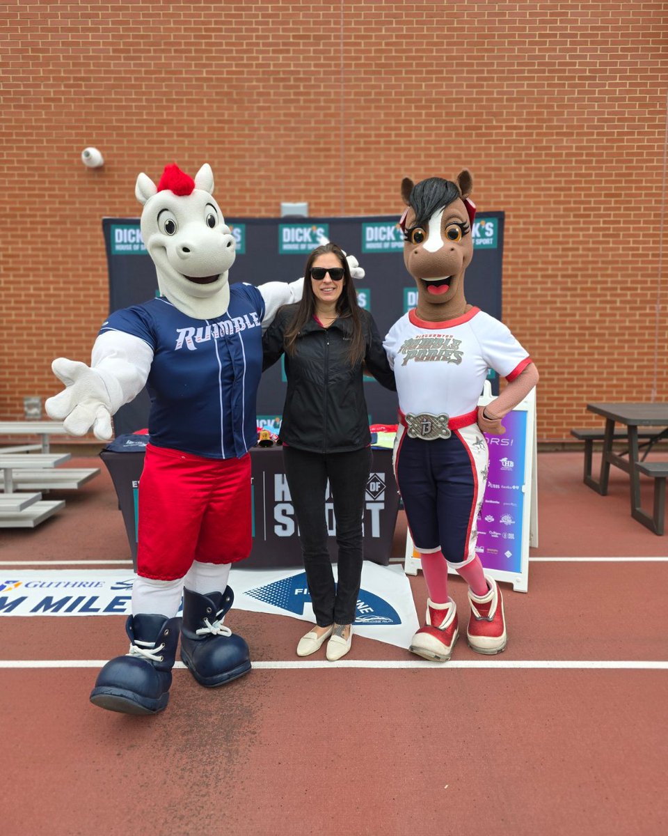 davidsonfoxco's tweet photo. 🏃‍♂️🌉 Davidson Fox was proud to be the bib sponsor for this year’s Bridge Run on May 3rd!

Congratulations to all the runners, volunteers, and organizers who made the day such a success! 👏 https://t.co/56rPHoTLiT