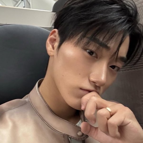 ๐ฌ๐ก๐ข๐๐๐ฌ๐๐ง๐ tweet media