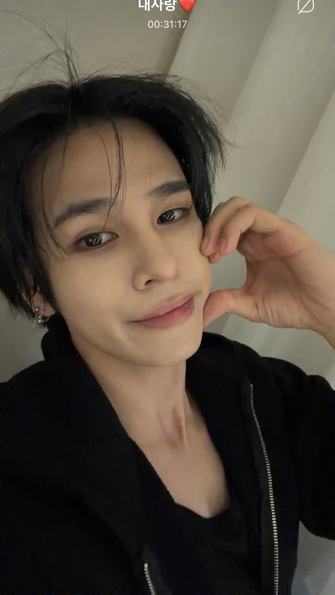 륀 tweet media