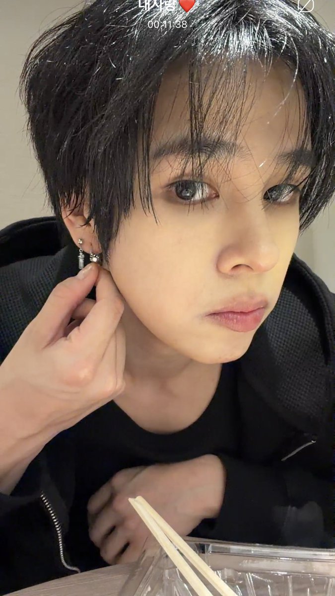륀 tweet media