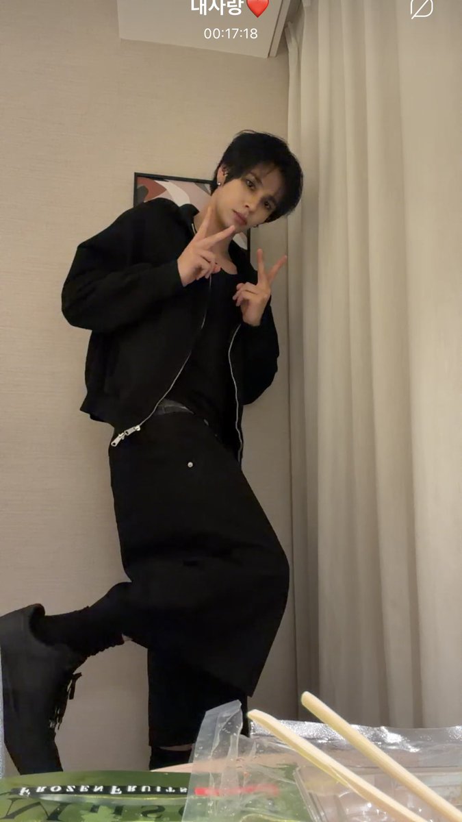 륀 tweet media