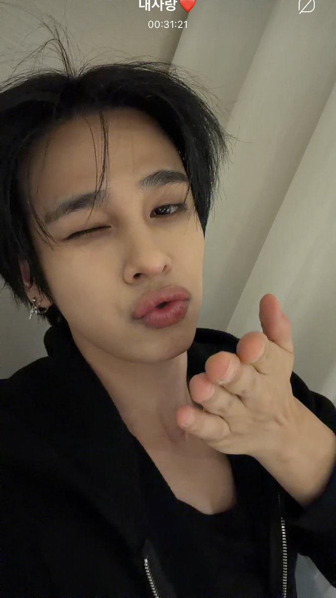 륀 tweet media