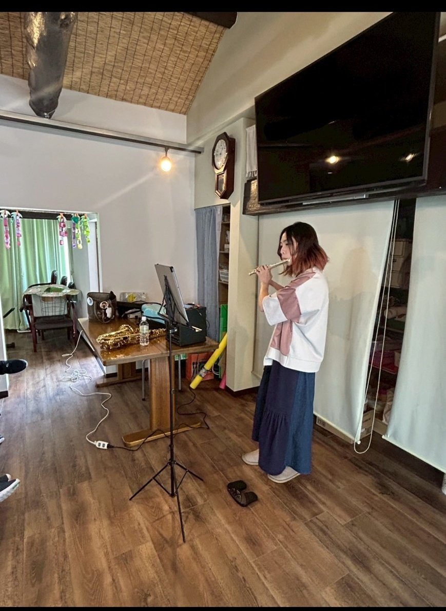 beni_Alt's tweet photo. 慰問ライブしましたっ！
10曲披露！ https://t.co/XUs6YZOe7u