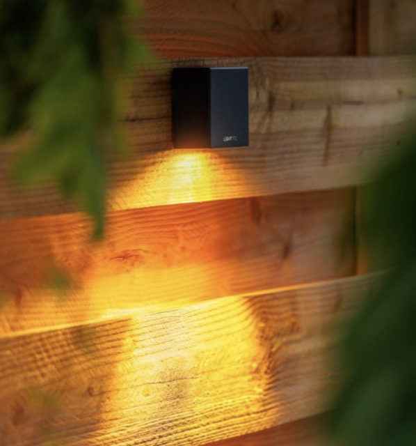 LightProTrade's tweet photo. This compact wall light is perfect for illuminating fences, low walls, steps, or borders. Its versatile design makes it ideal for creating both atmospheric mood lighting and focused accent lighting throughout your outdoor space.

#Lightpro #TigaWall #GardenLighting #OutdoorDesign https://t.co/dBkHsYgCyc