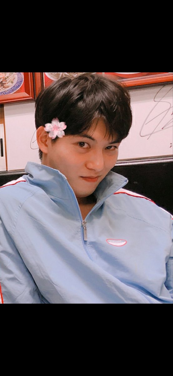 FlyingPeko's tweet photo. お誕生日おめでとう🎂🎉🎸
元気にしてますか❓😊 #HappyLeeJongHyunDay https://t.co/19PmJ4jpZ0