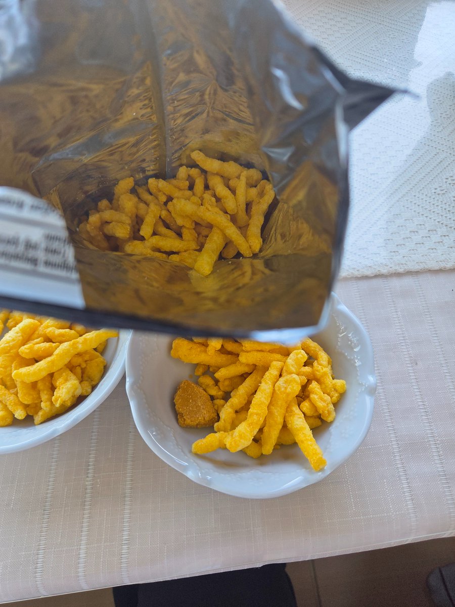 bisusunnya's tweet photo. Aldığım Cerezza paketinin icinden bilinmeyen bir cisim çıktı. Bu nedir Allah aşkınaa
@Fritolay 
@Fritolay_JP https://t.co/ZjqpZzYS5n