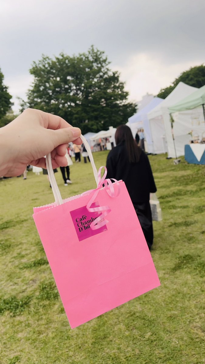 you_omoimeguras's tweet photo. 東京蚤の市、楽しかった
さとみちゃんにパンクッキー買ってもろた👀 https://t.co/RGSoWCkWI2
